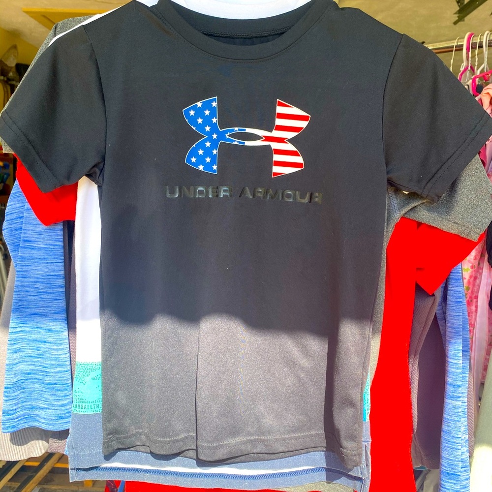 Boys Size 7 Under Armour American flag Shirt